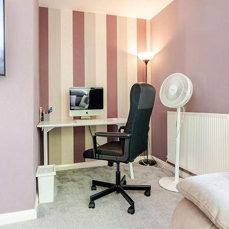 Comfortable 3-Storey House With Free Car Parking Manchester Esterno foto
