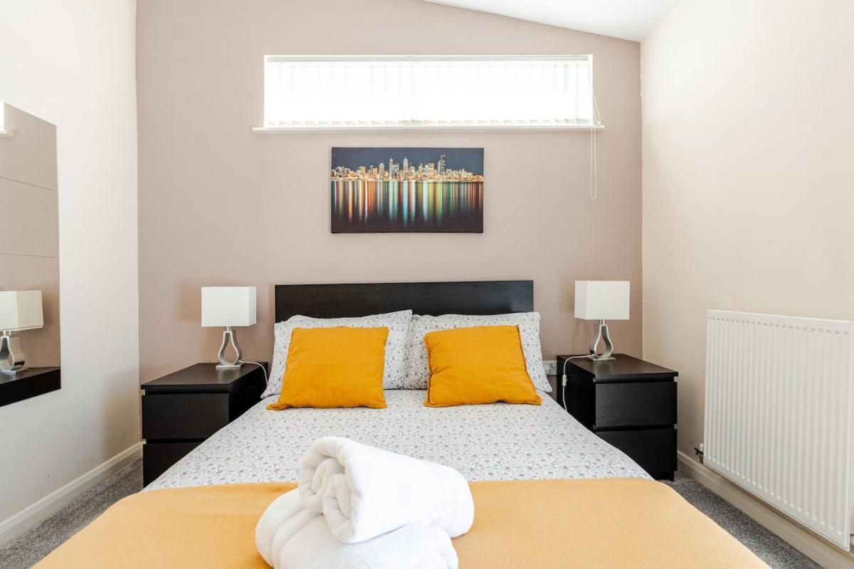 Comfortable 3-Storey House With Free Car Parking Manchester Esterno foto