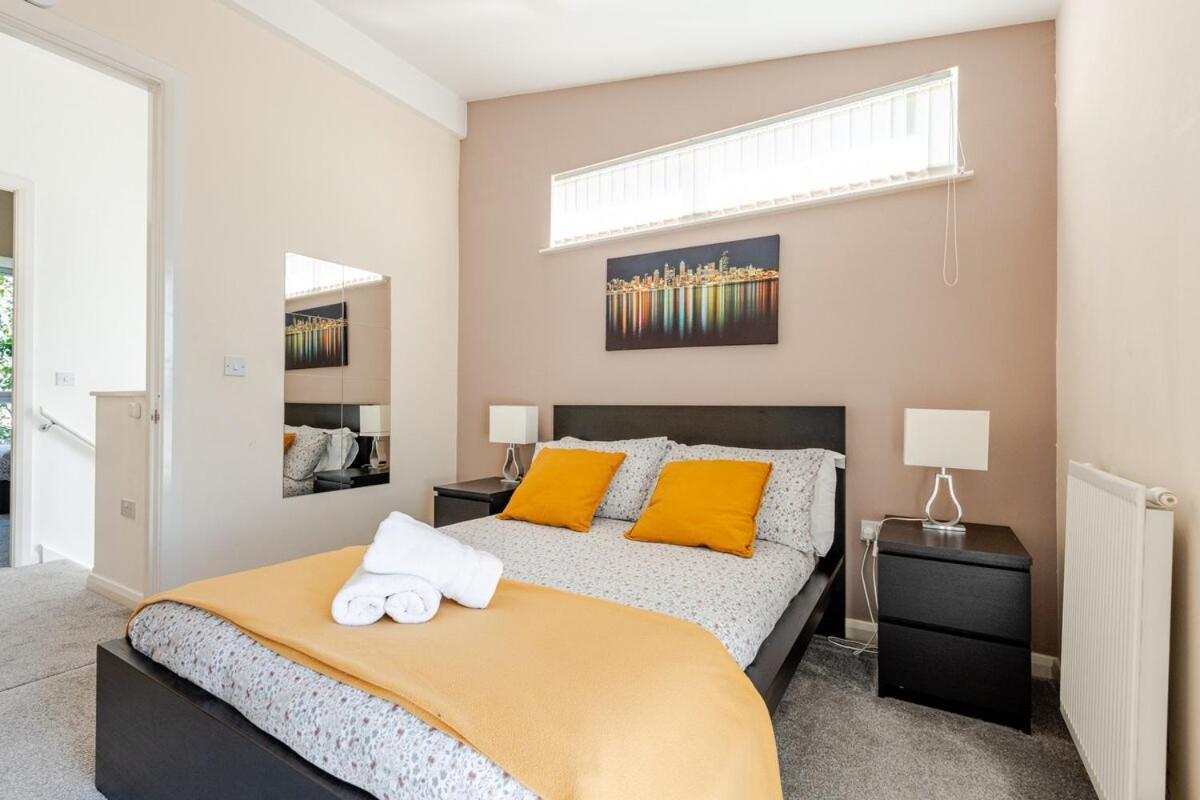 Comfortable 3-Storey House With Free Car Parking Manchester Esterno foto