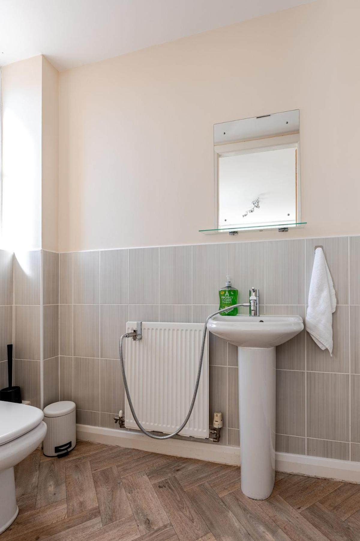 Comfortable 3-Storey House With Free Car Parking Manchester Esterno foto