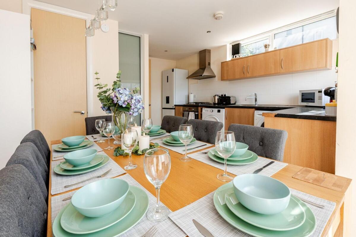 Comfortable 3-Storey House With Free Car Parking Manchester Esterno foto