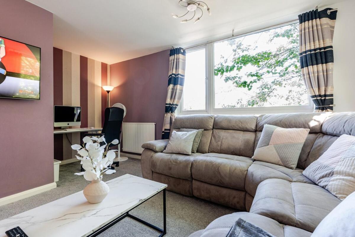 Comfortable 3-Storey House With Free Car Parking Manchester Esterno foto
