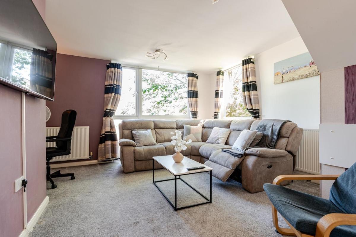 Comfortable 3-Storey House With Free Car Parking Manchester Esterno foto